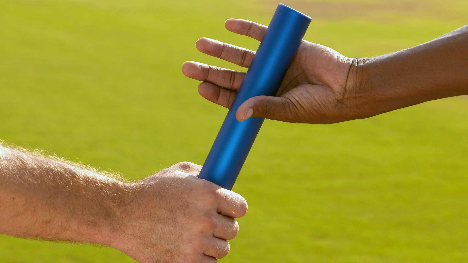 “青少年足球文化交流活动在全国多地举行，增进交流合作”，青少年足球联赛