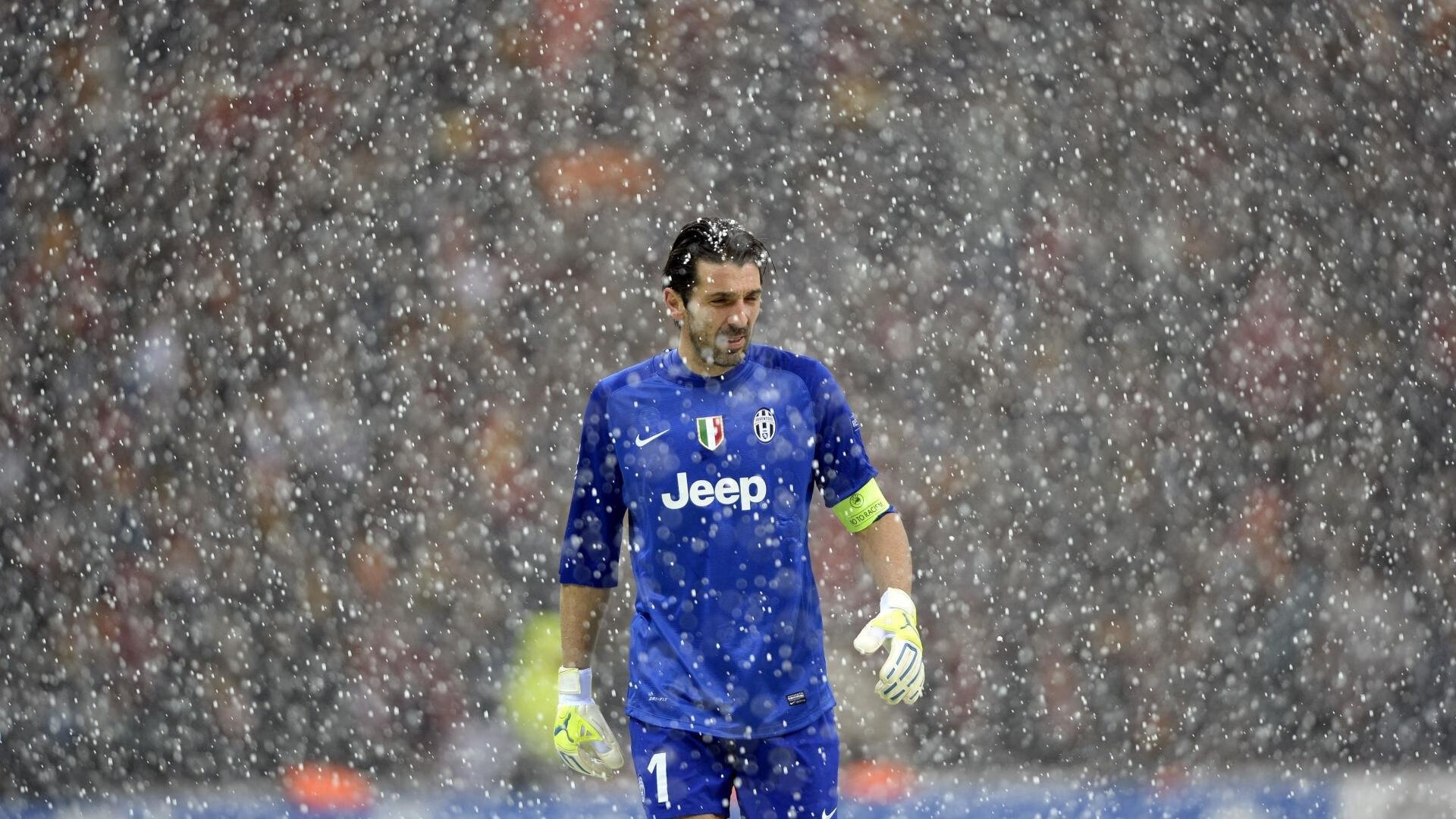 中国足球裁判裁决准确率提升，行业标准不断完善，足球裁判权威